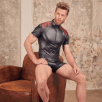 Nek shirt zwart rood met strepen schouders