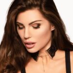 Kinky Diva Low Cut Lace Body + Necklace Black/Gold